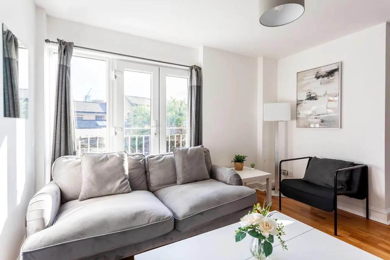 Modern Home Near Central London