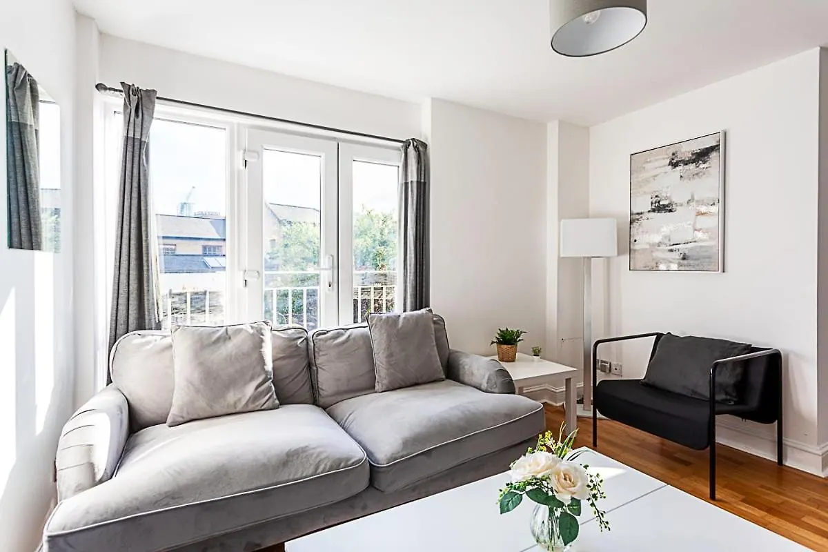 Modern Home Near Central London 0*,  United Kingdom