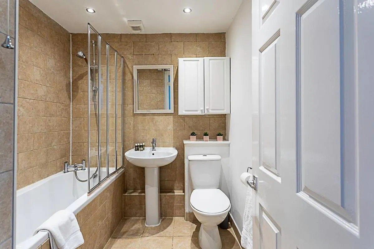 Modern Home Near Central London