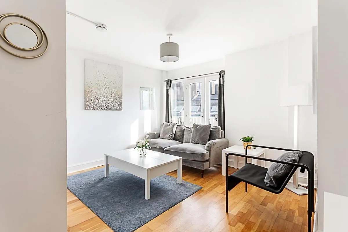 Modern Home Near Central London location